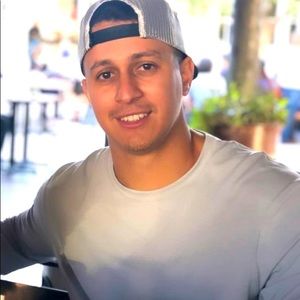 Meet your Posher, Carlos